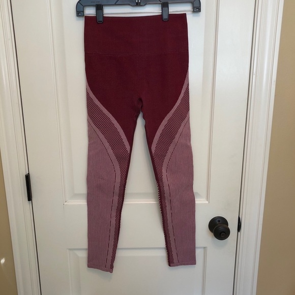 Fabletics High Waisted Seamless Turbo Leggings - Picture 6 of 9